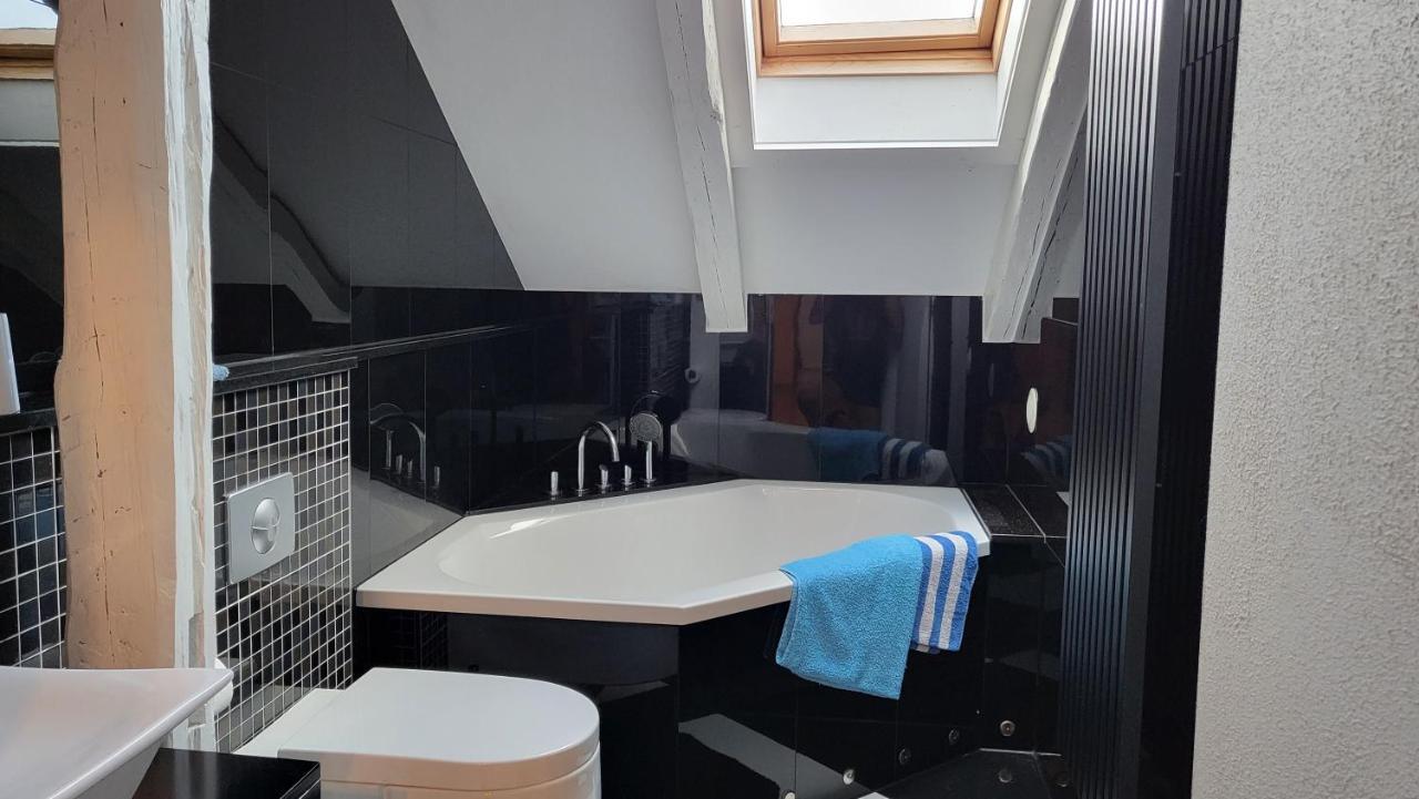 Am Saalebogen Mit Gartenterrasse & Grillkamin, Freie Parkplaetze