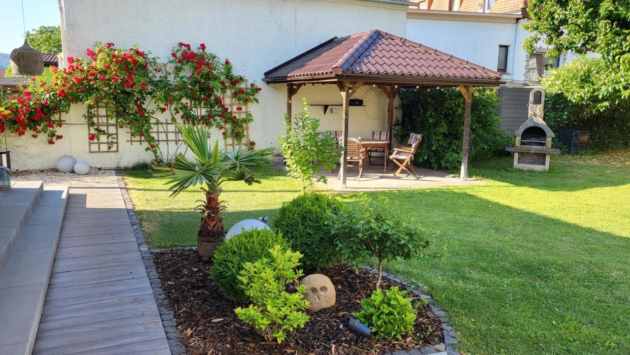 Am Saalebogen Mit Gartenterrasse & Grillkamin, Freie Parkplaetze
