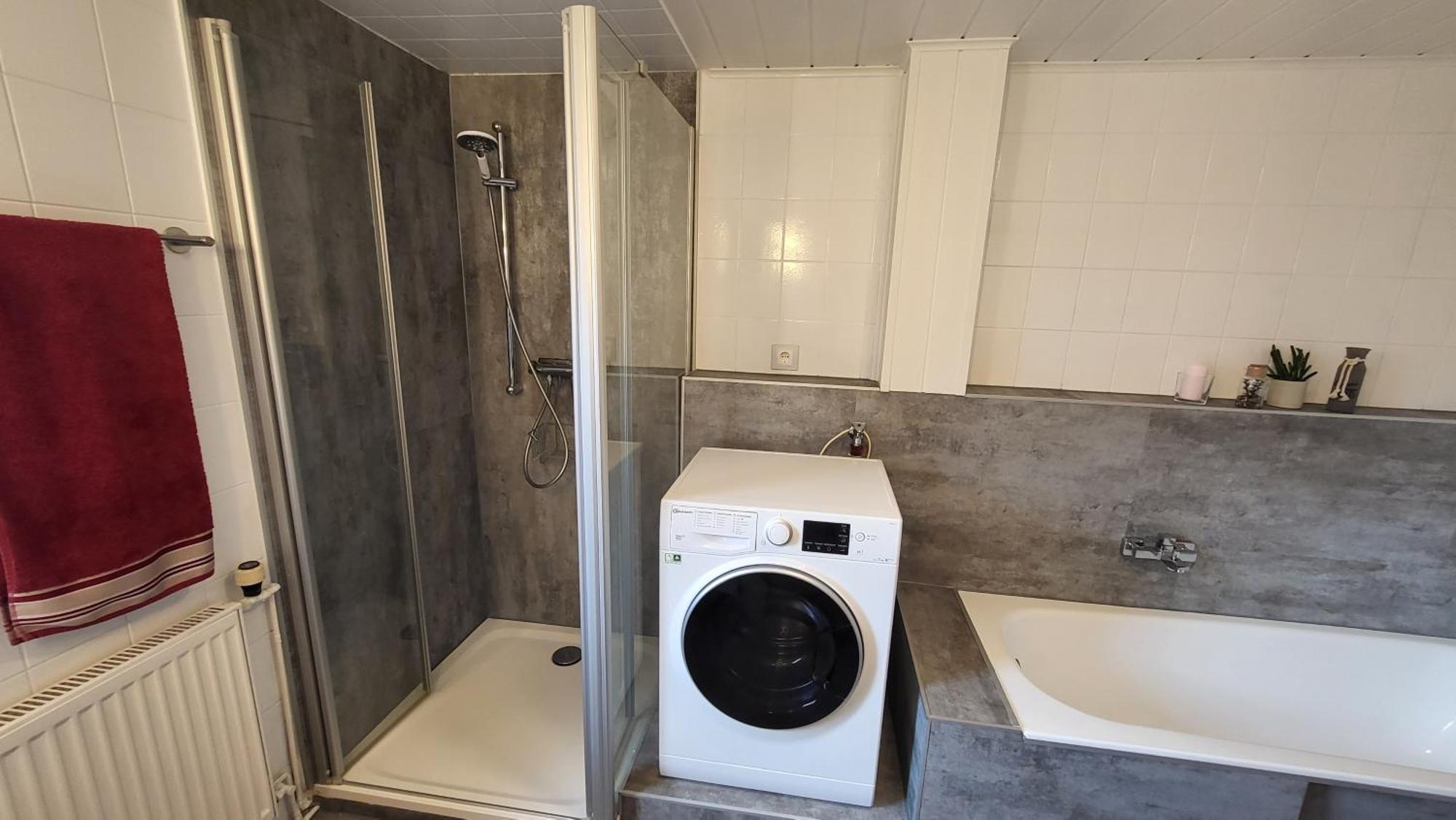 Am Saalebogen Mit Gartenterrasse & Grillkamin, Freie Parkplaetze