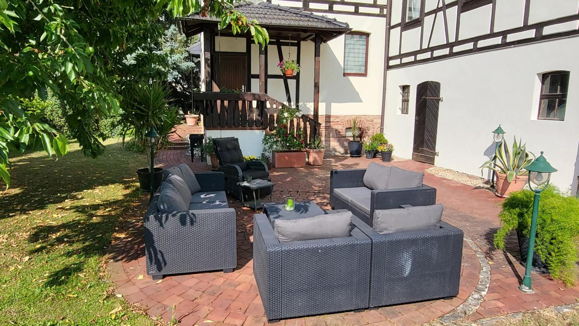 Am Saalebogen Mit Gartenterrasse & Grillkamin, Freie Parkplaetze *