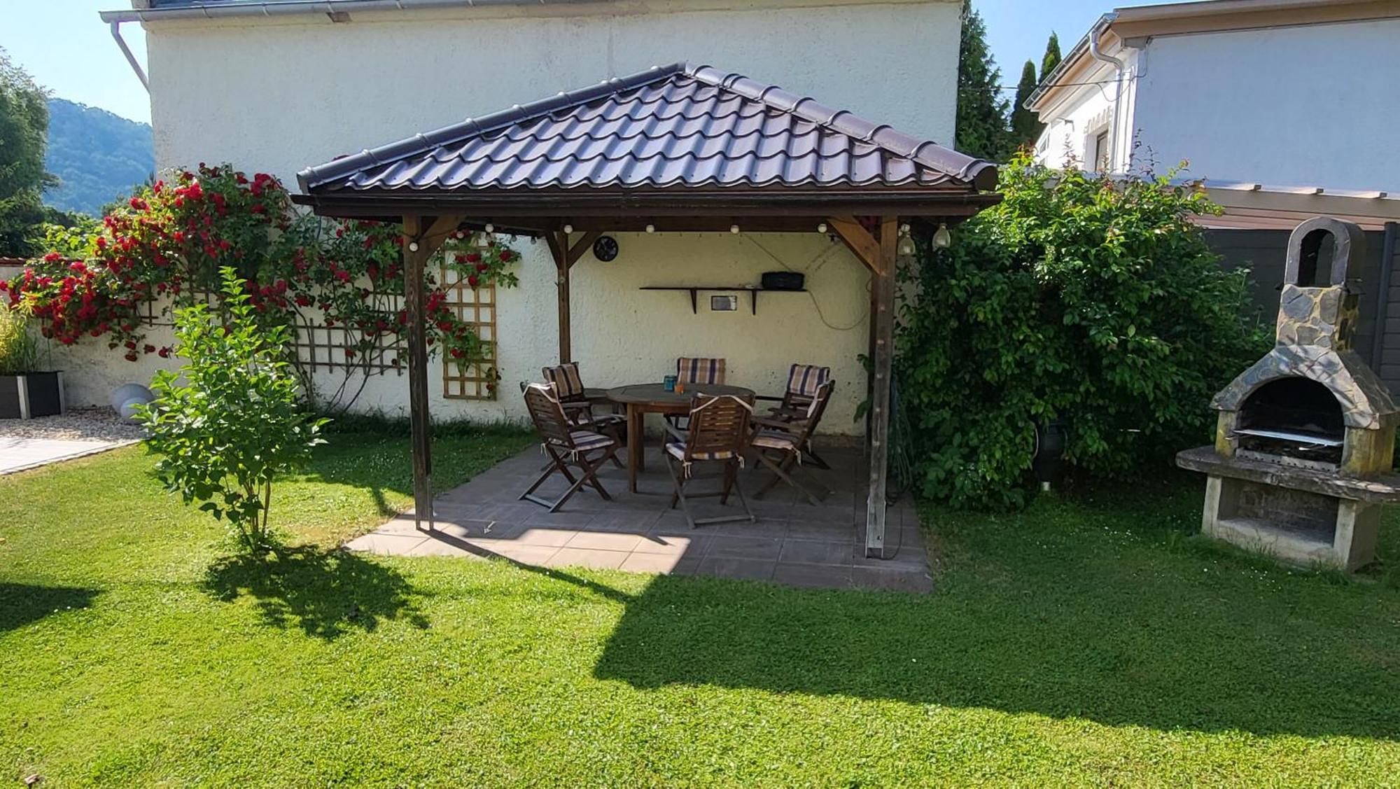 Am Saalebogen Mit Gartenterrasse & Grillkamin, Freie Parkplaetze *